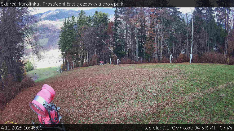 Skiareál Karolinka  - Prostřední část sjezdovky a snowpark - 4.11.2025 v 10:46