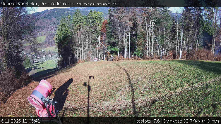 Skiareál Karolinka  - Prostřední část sjezdovky a snowpark - 6.11.2025 v 12:05