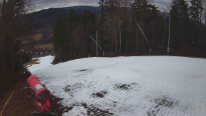 Skiareál Karolinka  - Prostřední část sjezdovky a snowpark - 6.12.2025 v 12:55