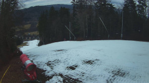 Skiareál Karolinka  - Prostřední část sjezdovky a snowpark - 6.12.2025 v 15:55