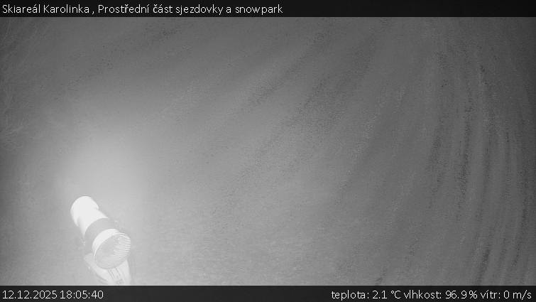 Skiareál Karolinka  - Prostřední část sjezdovky a snowpark - 12.12.2025 v 18:05