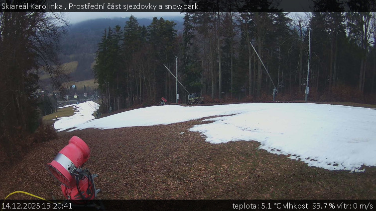 Skiareál Karolinka  - Prostřední část sjezdovky a snowpark - 14.12.2025 v 13:20