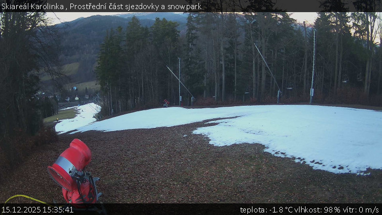 Skiareál Karolinka  - Prostřední část sjezdovky a snowpark - 15.12.2025 v 15:35