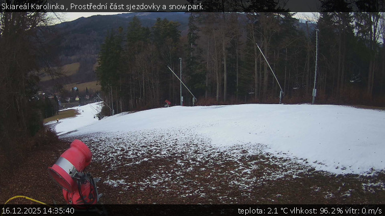 Skiareál Karolinka  - Prostřední část sjezdovky a snowpark - 16.12.2025 v 14:35