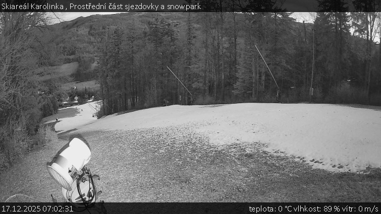 Skiareál Karolinka  - Prostřední část sjezdovky a snowpark - 17.12.2025 v 07:02
