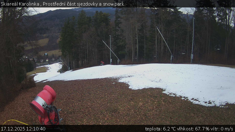 Skiareál Karolinka  - Prostřední část sjezdovky a snowpark - 17.12.2025 v 12:10