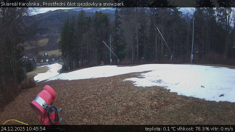 Skiareál Karolinka  - Prostřední část sjezdovky a snowpark - 24.12.2025 v 10:45