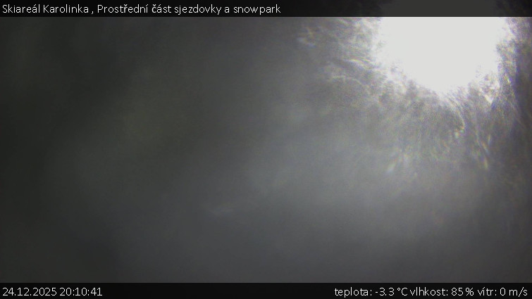 Skiareál Karolinka  - Prostřední část sjezdovky a snowpark - 24.12.2025 v 20:10