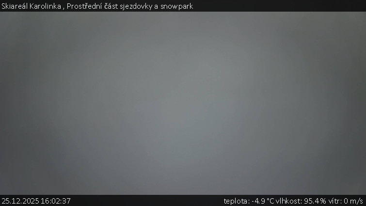Skiareál Karolinka  - Prostřední část sjezdovky a snowpark - 25.12.2025 v 16:02