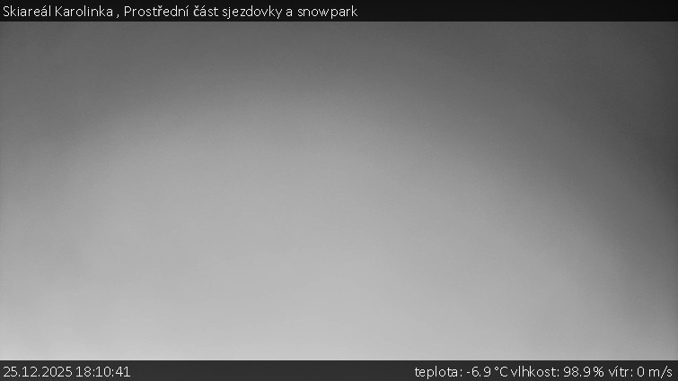 Skiareál Karolinka  - Prostřední část sjezdovky a snowpark - 25.12.2025 v 18:10