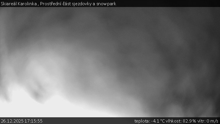 Skiareál Karolinka  - Prostřední část sjezdovky a snowpark - 26.12.2025 v 17:15
