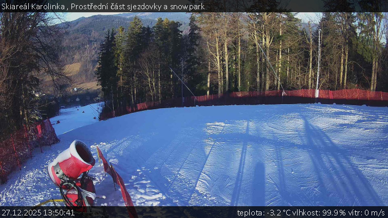 Skiareál Karolinka  - Prostřední část sjezdovky a snowpark - 27.12.2025 v 13:50