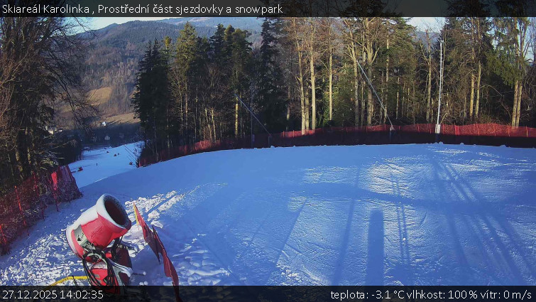 Skiareál Karolinka  - Prostřední část sjezdovky a snowpark - 27.12.2025 v 14:02