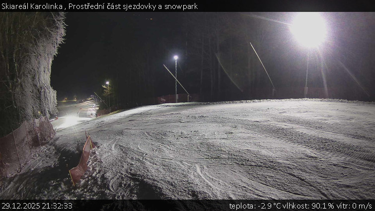 Skiareál Karolinka  - Prostřední část sjezdovky a snowpark - 29.12.2025 v 21:32