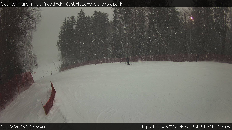 Skiareál Karolinka  - Prostřední část sjezdovky a snowpark - 31.12.2025 v 09:55