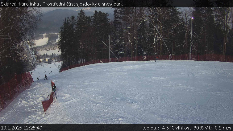 Skiareál Karolinka  - Prostřední část sjezdovky a snowpark - 10.1.2026 v 12:25