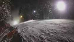 Prostřední část sjezdovky a snowpark