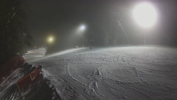 Prostřední část sjezdovky a snowpark