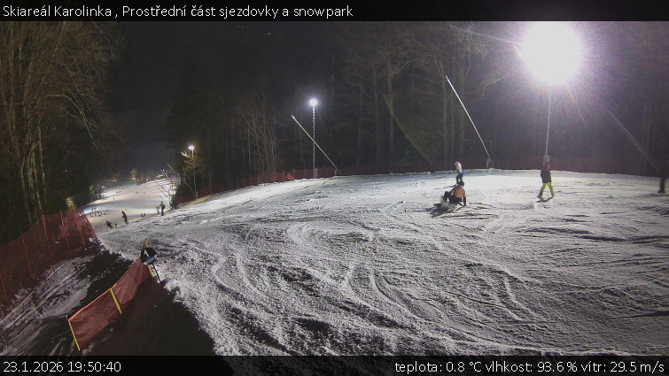 Skiareál Karolinka  - Prostřední část sjezdovky a snowpark - 23.1.2026 v 19:50