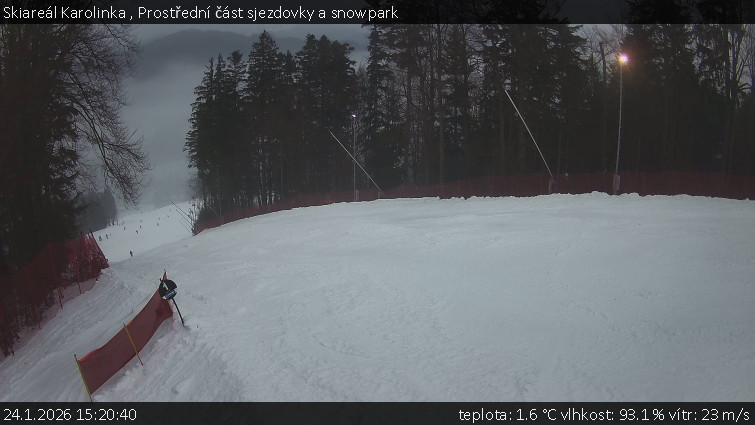 Skiareál Karolinka  - Prostřední část sjezdovky a snowpark - 24.1.2026 v 15:20