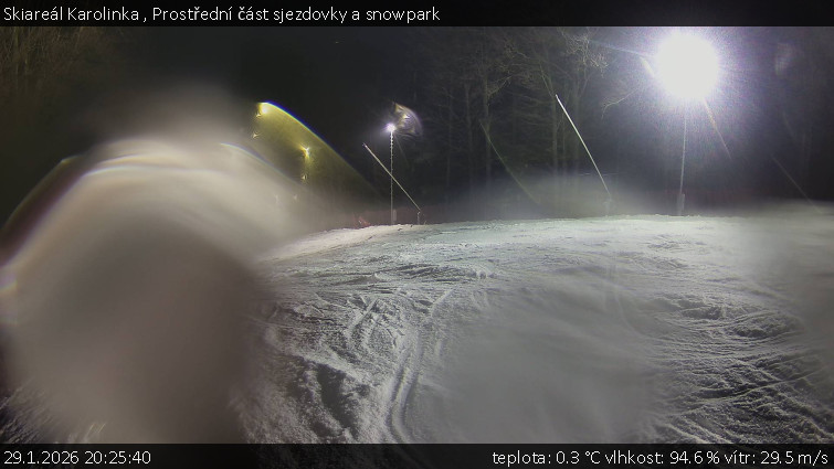 Skiareál Karolinka  - Prostřední část sjezdovky a snowpark - 29.1.2026 v 20:25