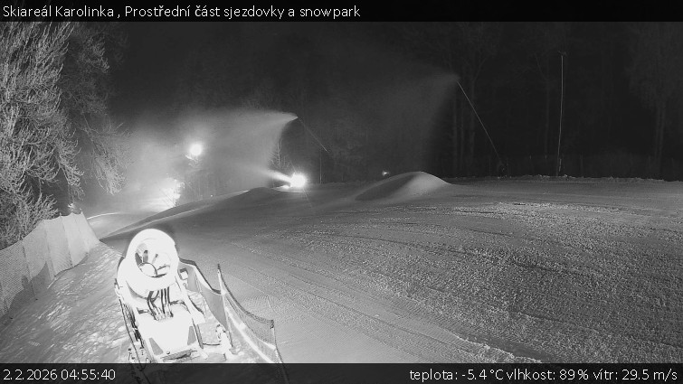 Skiareál Karolinka  - Prostřední část sjezdovky a snowpark - 2.2.2026 v 04:55