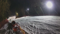 Prostřední část sjezdovky a snowpark