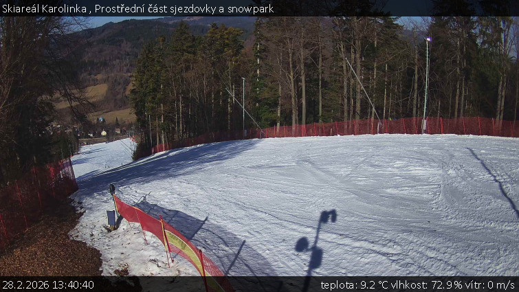 Skiareál Karolinka  - Prostřední část sjezdovky a snowpark - 28.2.2026 v 13:40