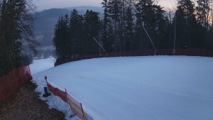 Skiareál Karolinka  - Prostřední část sjezdovky a snowpark - 4.3.2026 v 05:55