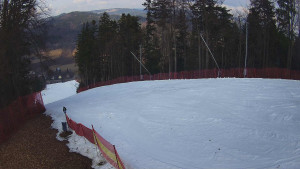 Skiareál Karolinka  - Prostřední část sjezdovky a snowpark - 4.3.2026 v 13:55