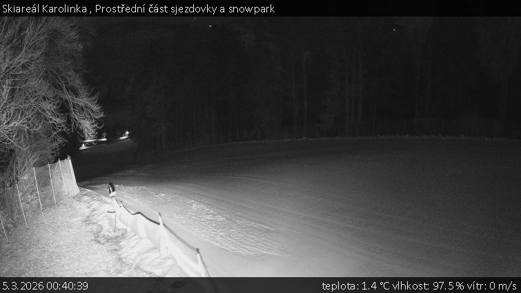 Skiareál Karolinka  - Prostřední část sjezdovky a snowpark - 5.3.2026 v 00:40
