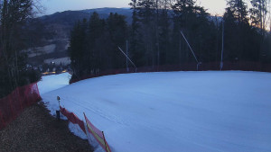 Skiareál Karolinka  - Prostřední část sjezdovky a snowpark - 9.3.2026 v 05:45