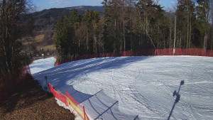 Skiareál Karolinka  - Prostřední část sjezdovky a snowpark - 9.3.2026 v 14:55
