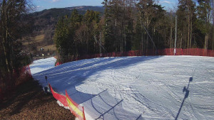 Skiareál Karolinka  - Prostřední část sjezdovky a snowpark - 9.3.2026 v 15:10