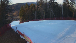 Skiareál Karolinka  - Prostřední část sjezdovky a snowpark - 9.3.2026 v 17:02