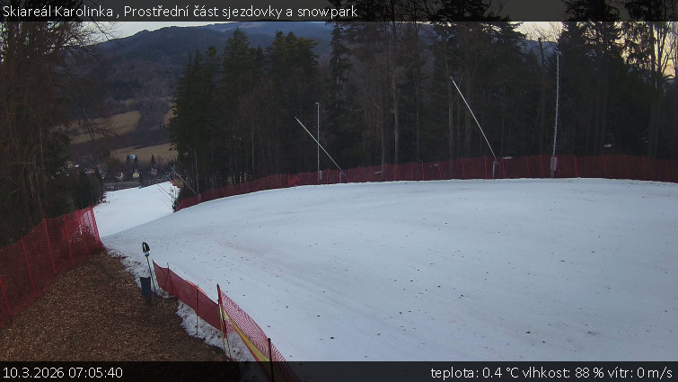 Skiareál Karolinka  - Prostřední část sjezdovky a snowpark - 10.3.2026 v 07:05