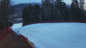 Skiareál Karolinka  - Prostřední část sjezdovky a snowpark - 12.3.2026 v 05:55