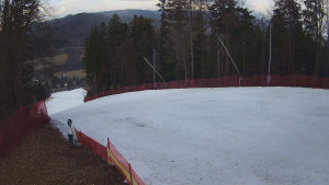 Skiareál Karolinka  - Prostřední část sjezdovky a snowpark - 12.3.2026 v 15:55