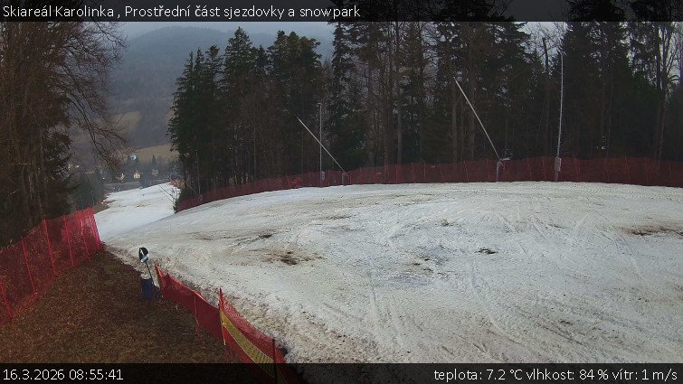 Skiareál Karolinka  - Prostřední část sjezdovky a snowpark - 16.3.2026 v 08:55