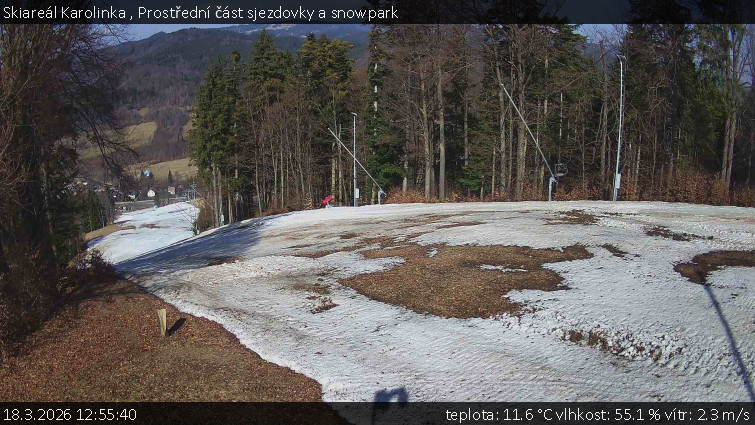 Skiareál Karolinka  - Prostřední část sjezdovky a snowpark - 18.3.2026 v 12:55