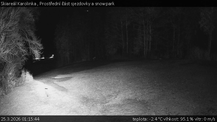 Skiareál Karolinka  - Prostřední část sjezdovky a snowpark - 25.3.2026 v 01:15