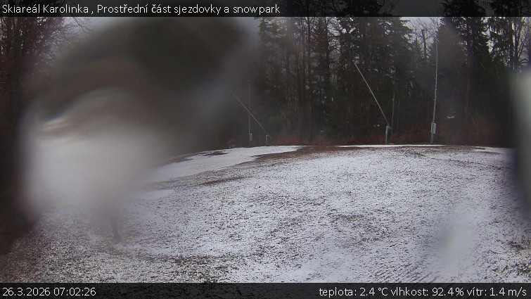 Skiareál Karolinka  - Prostřední část sjezdovky a snowpark - 26.3.2026 v 07:02