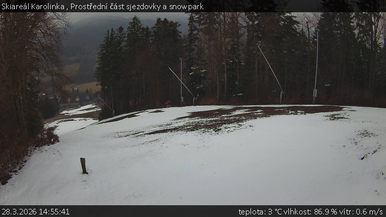 Skiareál Karolinka  - Prostřední část sjezdovky a snowpark - 28.3.2026 v 14:55