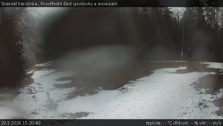 Skiareál Karolinka  - Prostřední část sjezdovky a snowpark - 29.3.2026 v 15:20