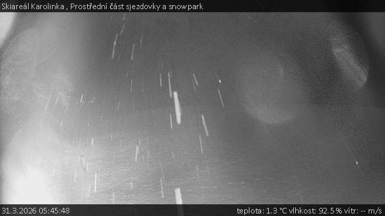 Skiareál Karolinka  - Prostřední část sjezdovky a snowpark - 31.3.2026 v 05:45