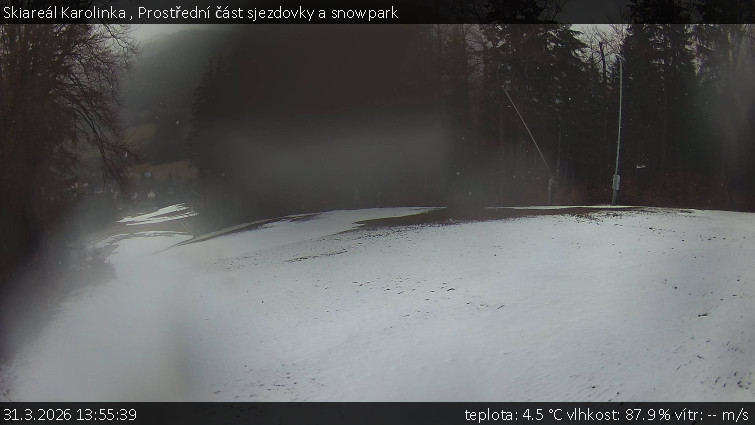 Skiareál Karolinka  - Prostřední část sjezdovky a snowpark - 31.3.2026 v 13:55
