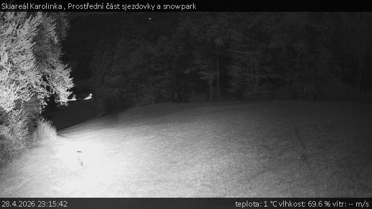 Skiareál Karolinka  - Prostřední část sjezdovky a snowpark - 28.4.2026 v 23:15