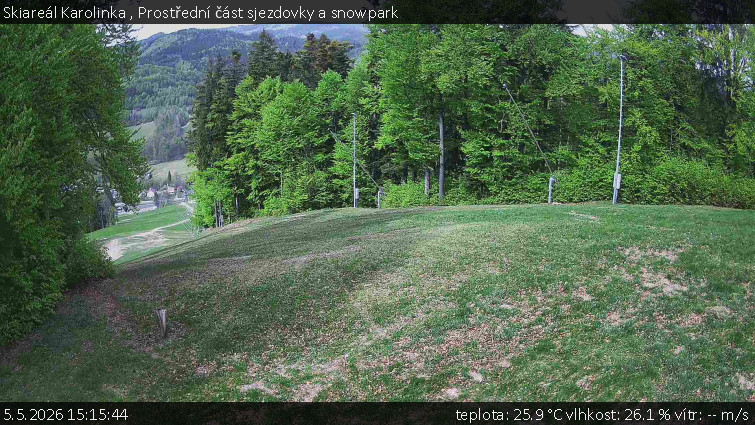 Skiareál Karolinka  - Prostřední část sjezdovky a snowpark - 5.5.2026 v 15:15