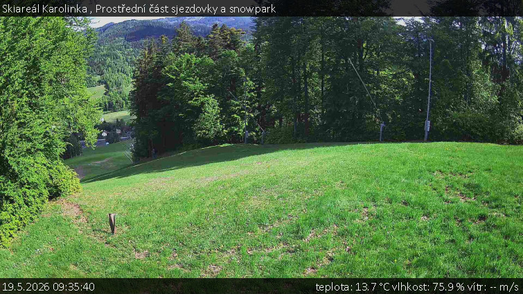 Skiareál Karolinka  - Prostřední část sjezdovky a snowpark - 19.5.2026 v 09:35