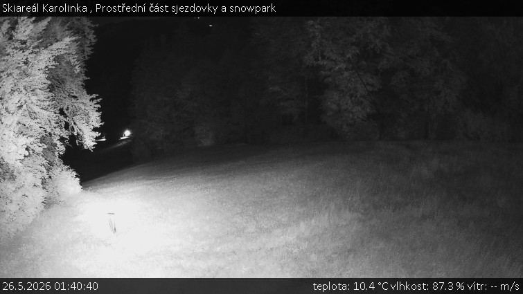 Skiareál Karolinka  - Prostřední část sjezdovky a snowpark - 26.5.2026 v 01:40